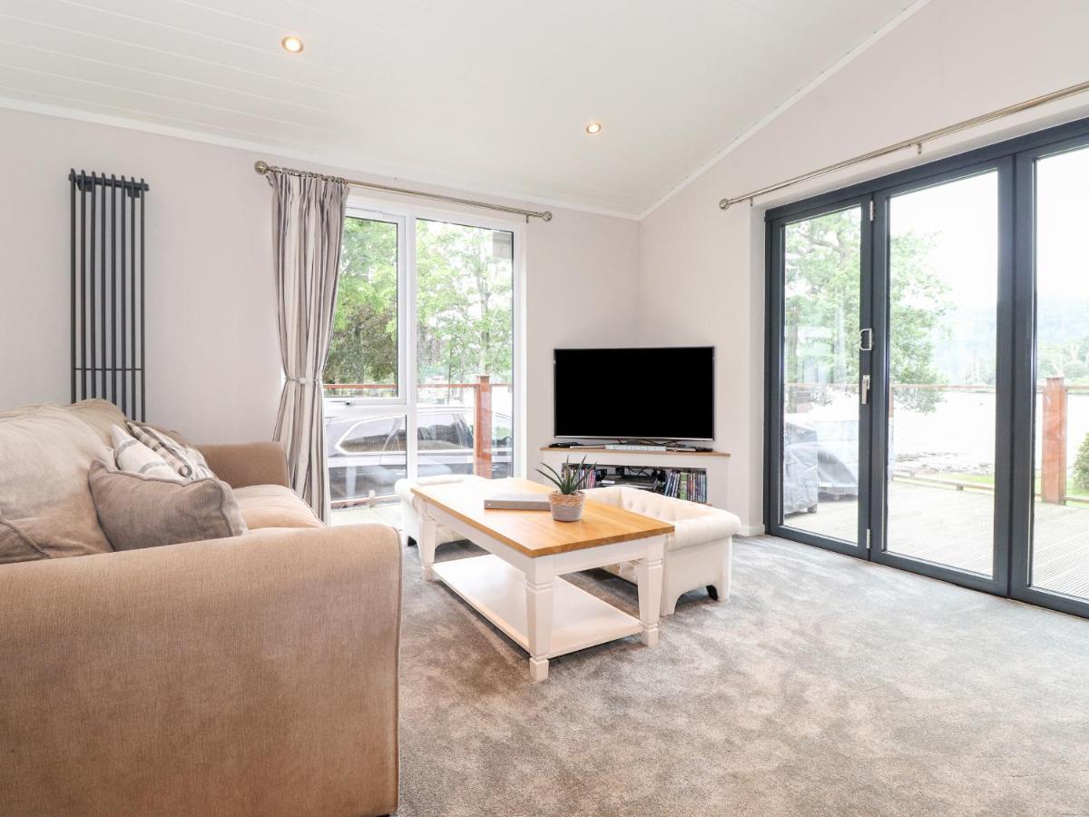 Loubi'S Lakeside Lodge Windermere Bagian luar foto
