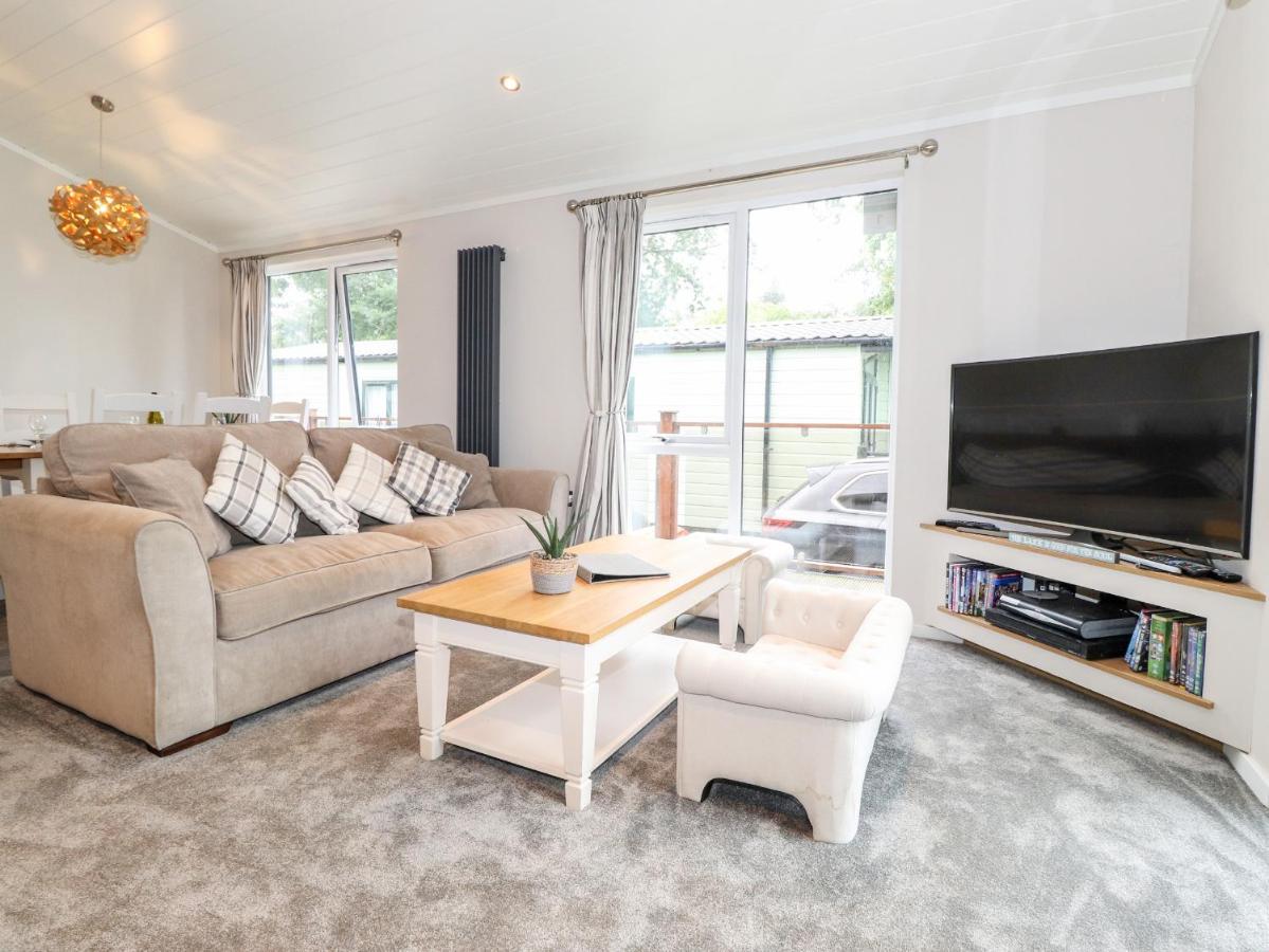 Loubi'S Lakeside Lodge Windermere Bagian luar foto