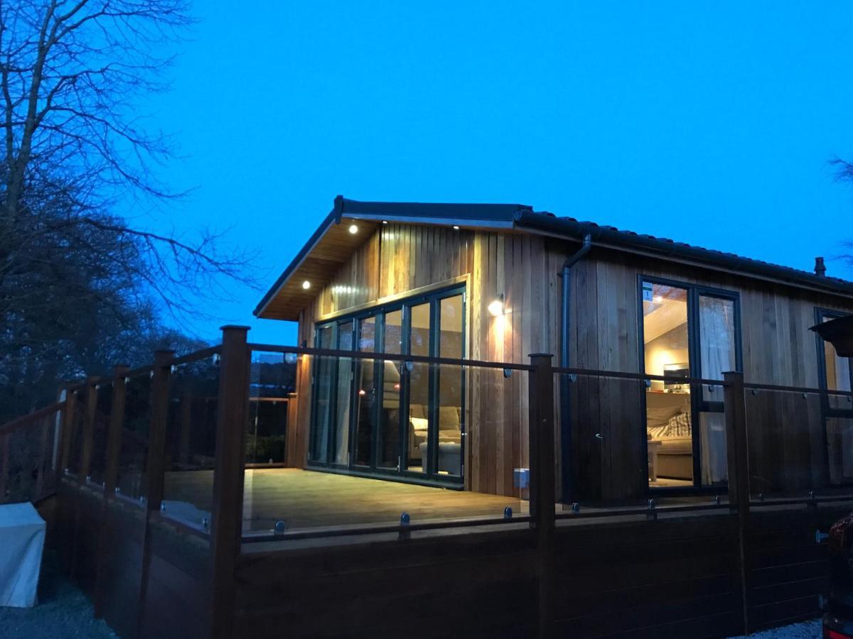 Loubi'S Lakeside Lodge Windermere Bagian luar foto
