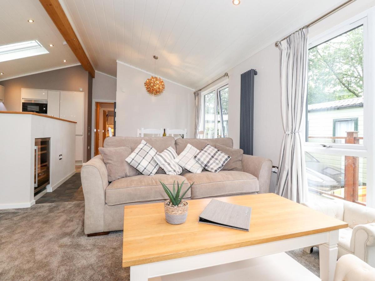 Loubi'S Lakeside Lodge Windermere Bagian luar foto