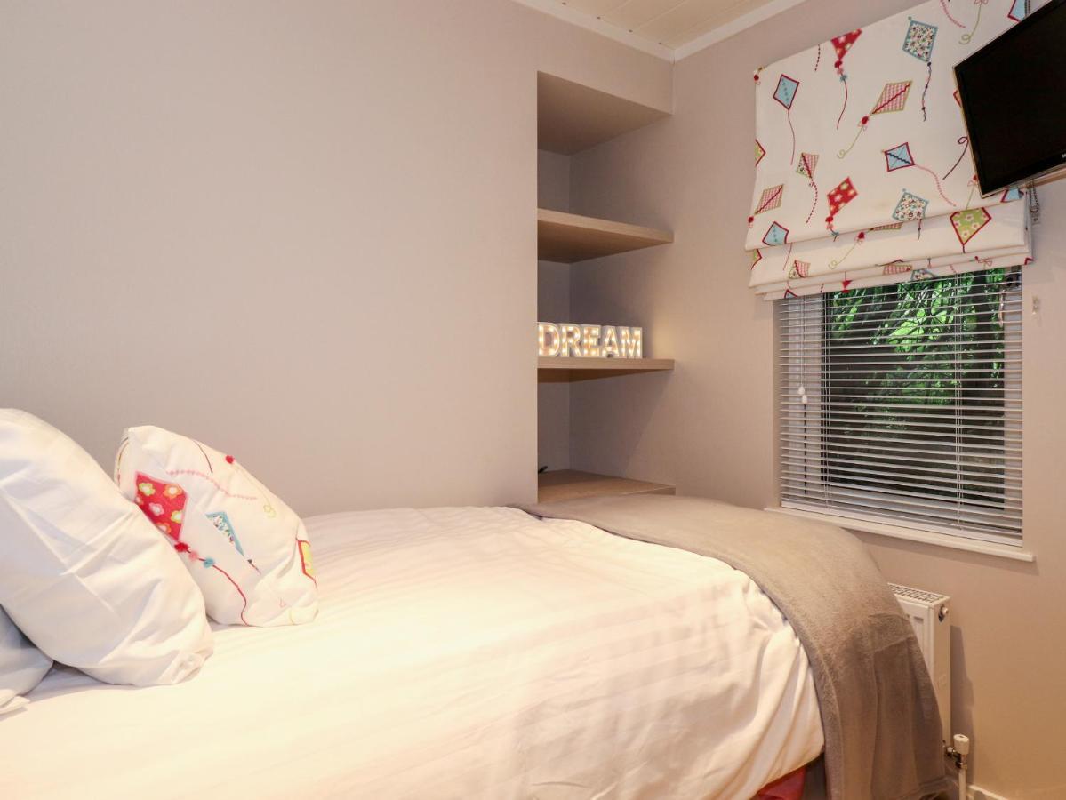 Loubi'S Lakeside Lodge Windermere Bagian luar foto
