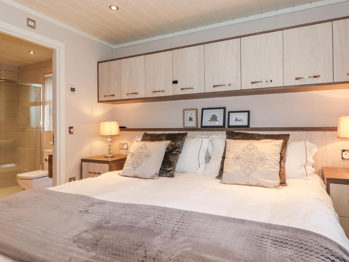 Loubi'S Lakeside Lodge Windermere Bagian luar foto