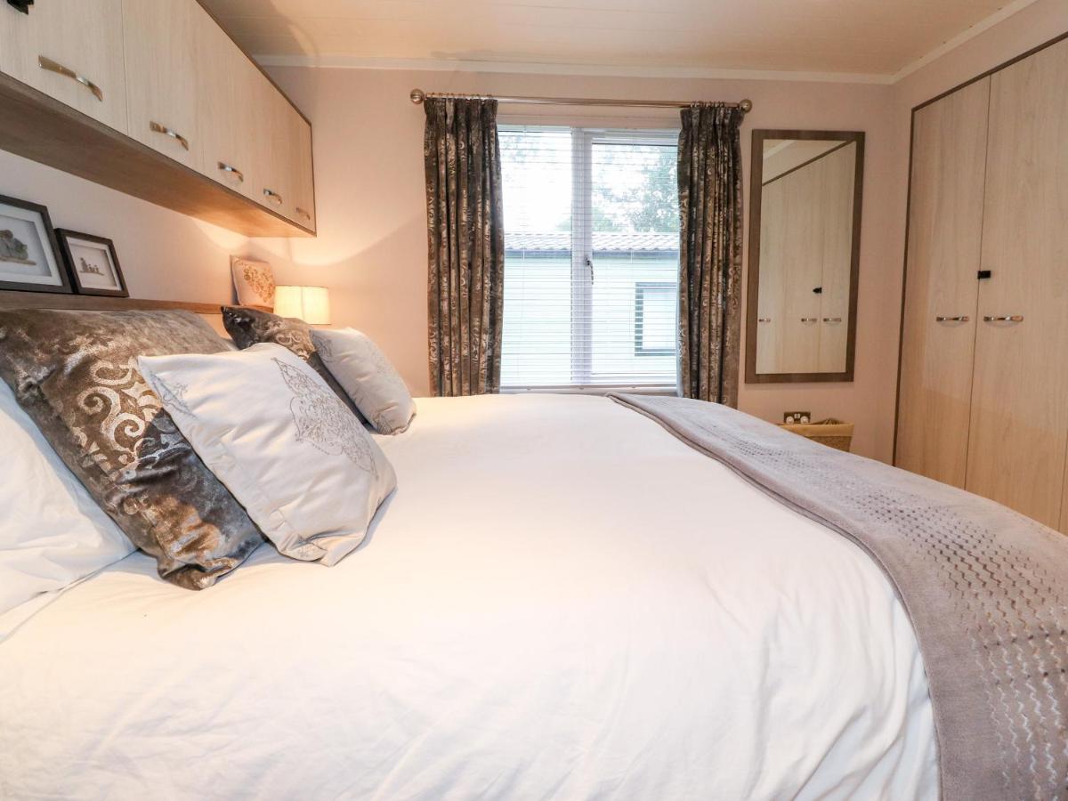 Loubi'S Lakeside Lodge Windermere Bagian luar foto