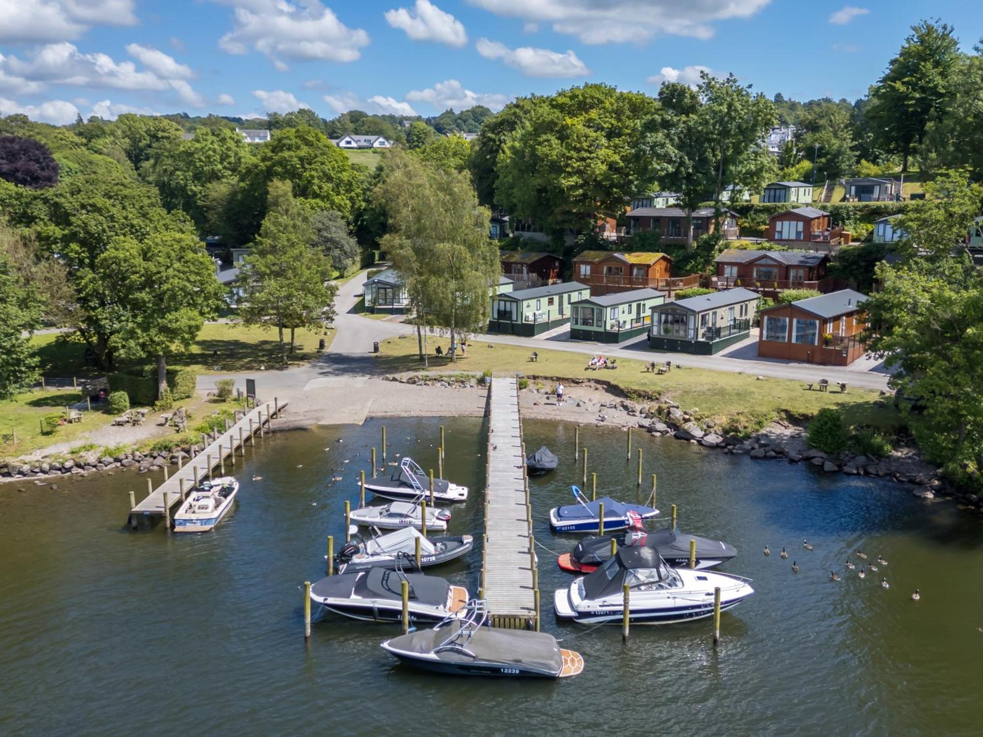 Loubi'S Lakeside Lodge Windermere Bagian luar foto
